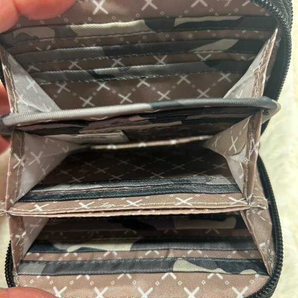 EUC Lug Splits RFID Zip Around Accordion Wallet - Camo Midnight - Picture 5 of 6